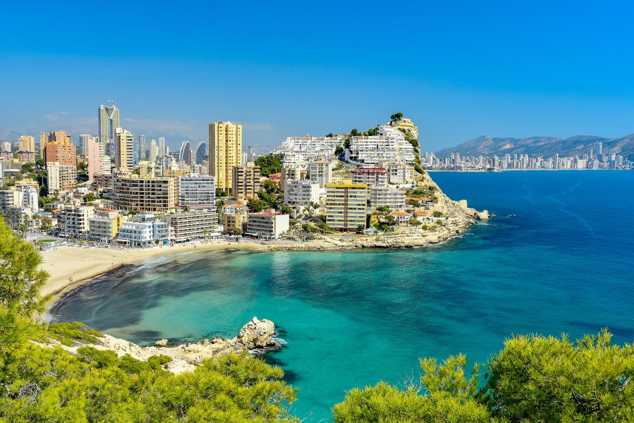 gallery-3 A beautiful coastal view of Benidorm's skyline with vibrant turquoise waters and modern architecture.